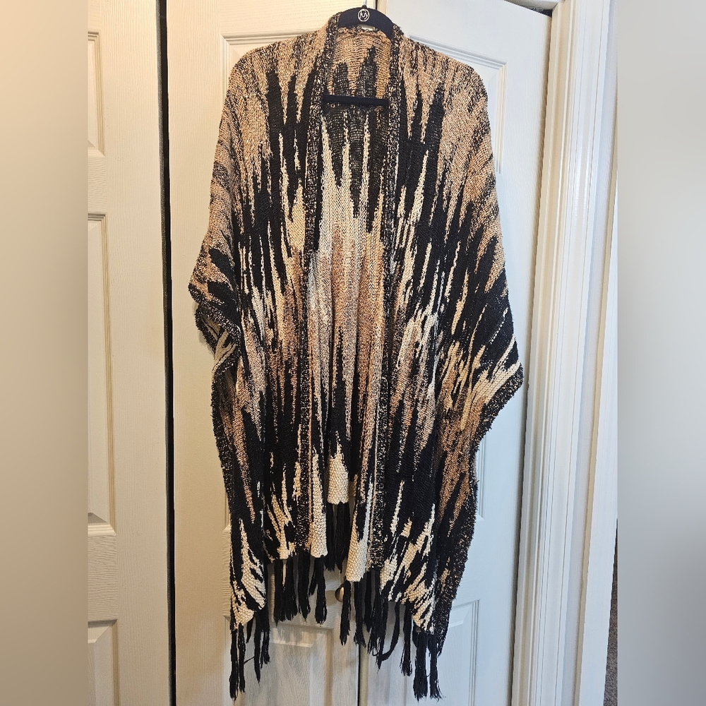 Chico's Ruana Wrap One Size Black/White/Camel Sequins